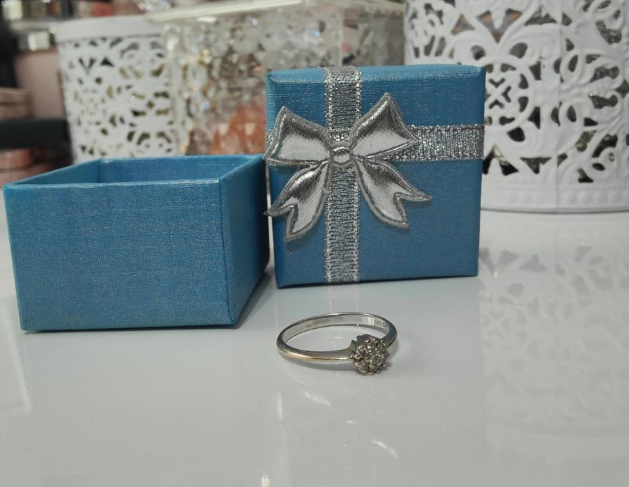 Inel aur alb 14k cu 7 diamante, măsura7(15mm)