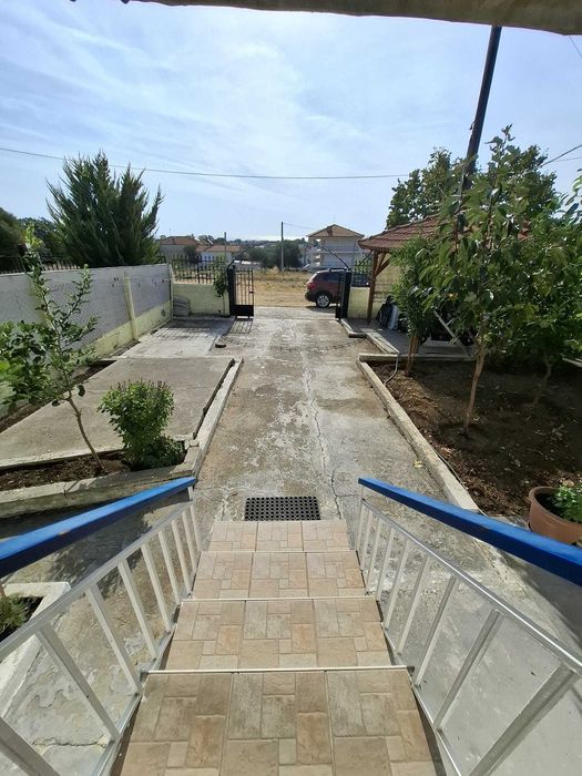 Продава малка къща с площ 60 м2 с двор 220 м2 в Аспровалта, Гърция