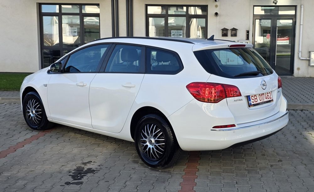 OPEL Astra 2013 — imagine 4