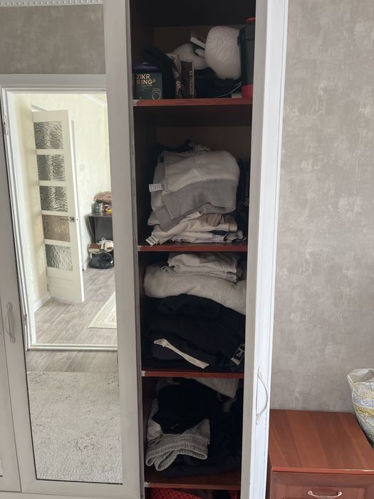 Шкаф, тумбочки.