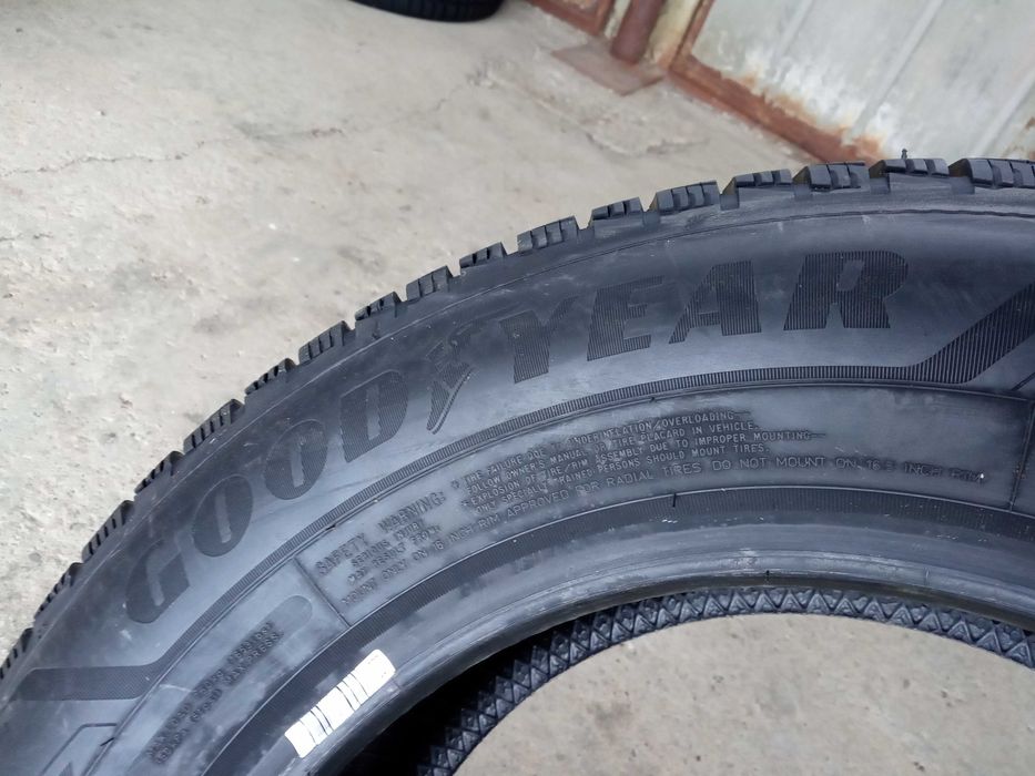 2 Нови зимни гуми 215/65R16 Goodyear UG Perform 3 98H DOT3424 Germany