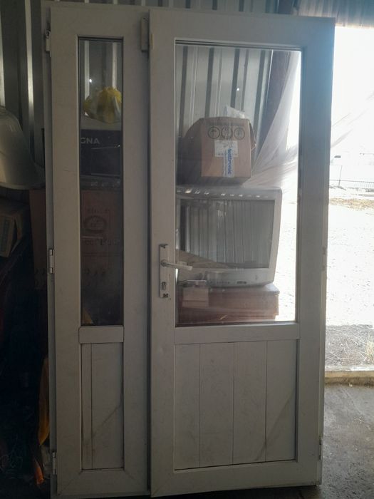 Пластиковый дверь б/у