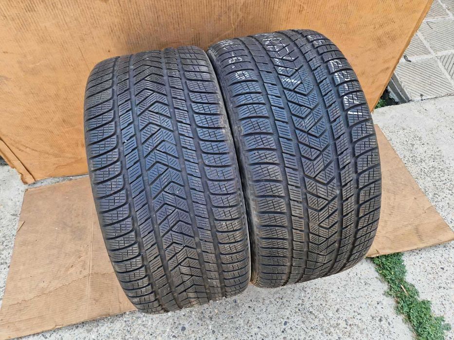 2 Pirelli R22 325/35 Зимни гуми  DOT3521