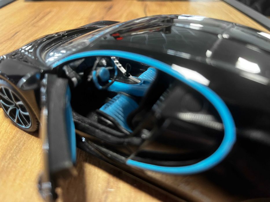 Колекционерски модел  BUGATTI CHIRON SUPER SPORT  1:24 мащаб