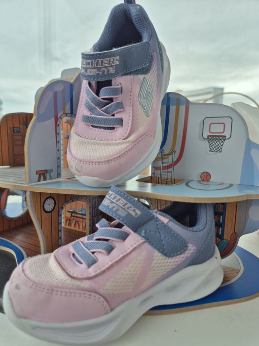 Adidasi fete Skechers mărimea 24