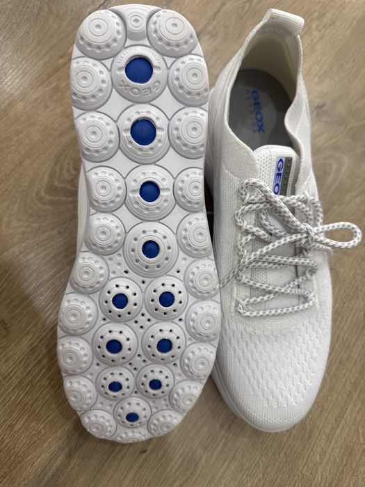 Продам кроссовки Geox