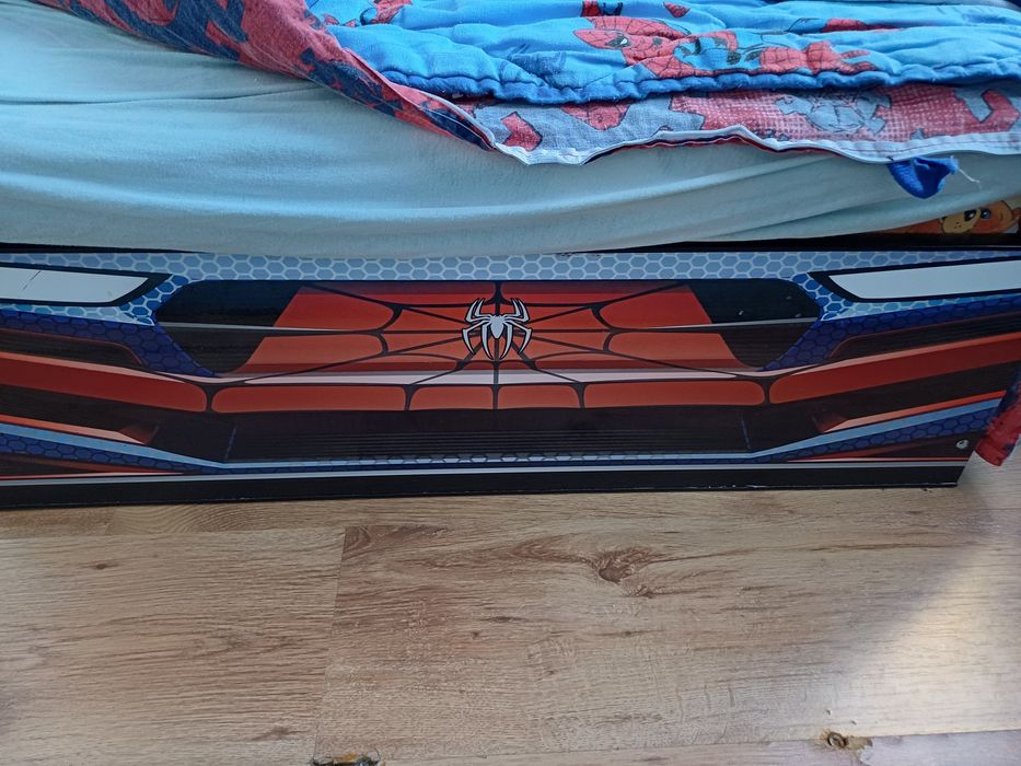 Vând pat spiderman