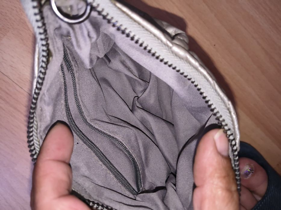 Малки чантички и несесери