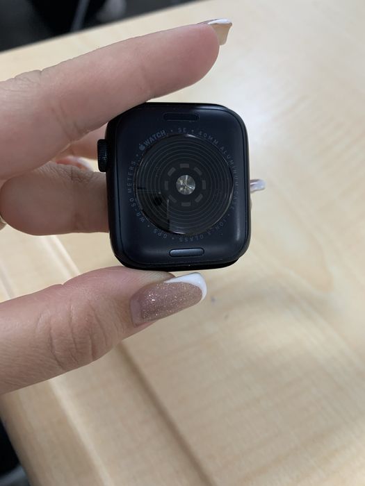 Продаю Apple Watch SE 40 мм