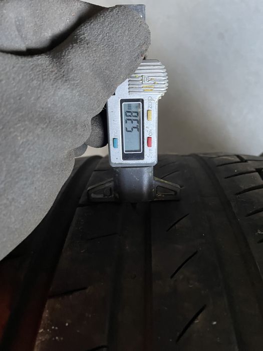 Anv vara 275/40/20Continental/Hankook