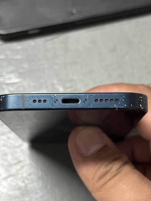 Продам IPhone 13