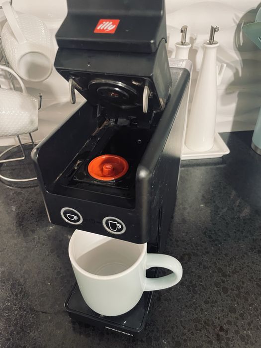 Espressor Illy Francis Y3.3 Iperespresso + 18 capsule cafea