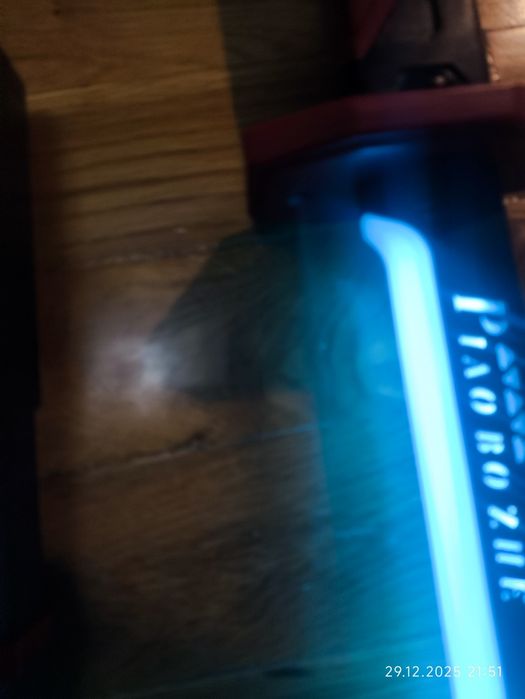 Светящийся и искрящийся меч