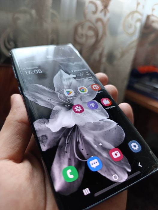 Телефон Самсунг нот 10