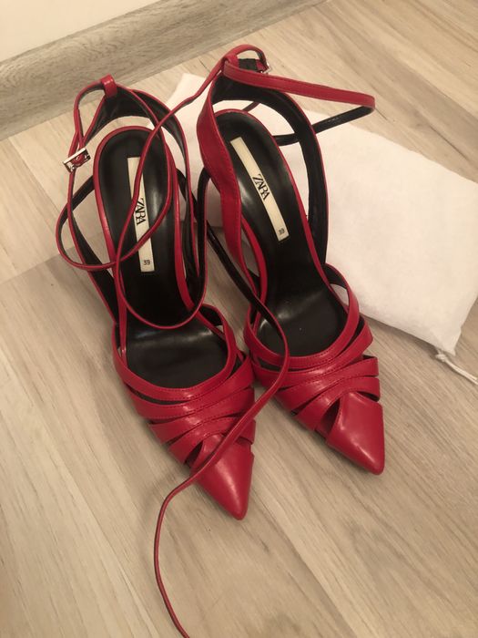 Босоножки новые