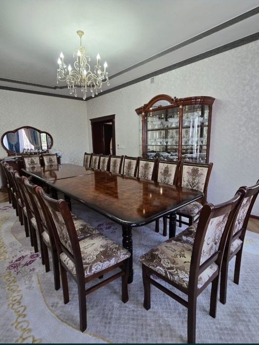 Продается стол в отличном состянии.