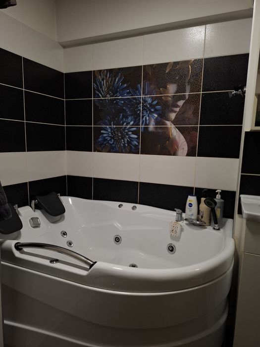 Cada Kadda baie 2 persoane, hidromasaj, asimetrica, masca inclusa