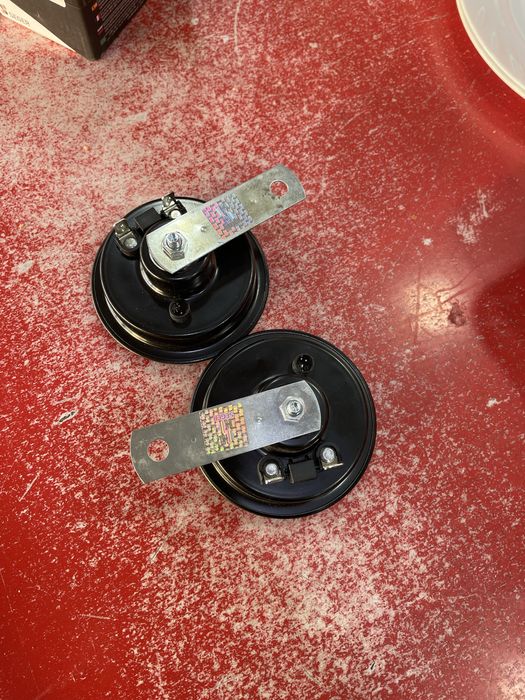 Signal sotiladi universal