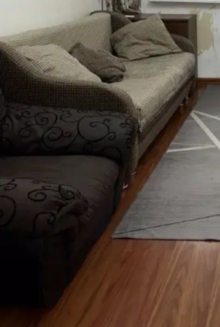 Отдам мебель и дверь даром