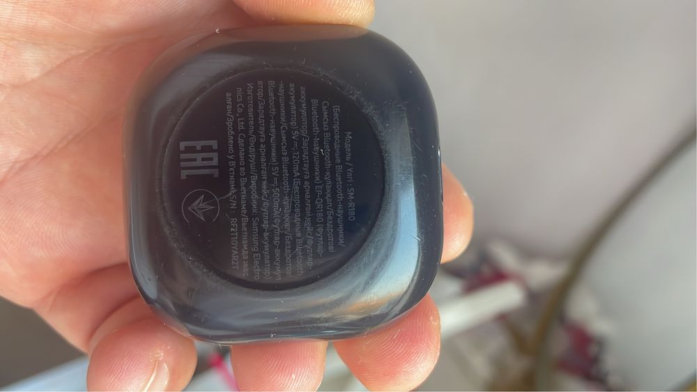 Galaxy buds live 6FE8 , SM R180