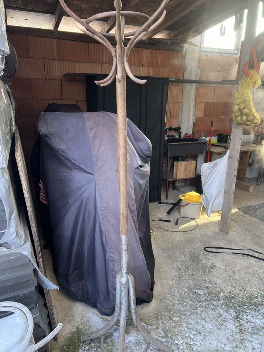 Стара дървена закачалка