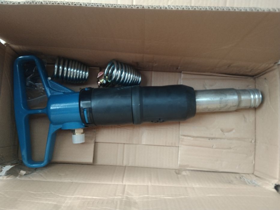 Отбойный молоток пневматический МОП-3
Молоток отбойный МОП-3,МОП-4