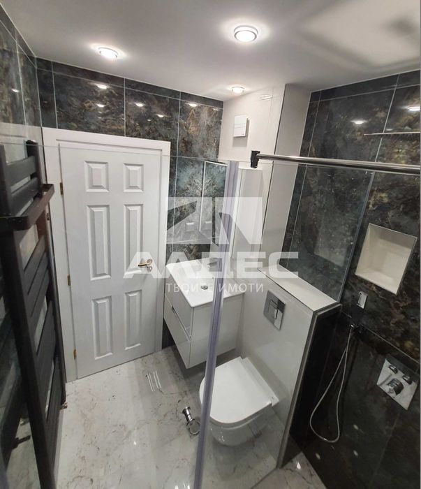 Дава се под наем Тристаен апартамент в София, Изток - 120 кв.м за 1196.97 € - Снимка #8