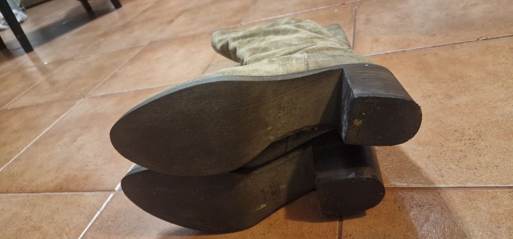 Cizme din piele întoarsă