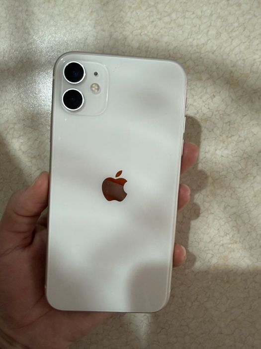 Продам Айфон 11 .