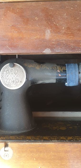 Швейная машина продам