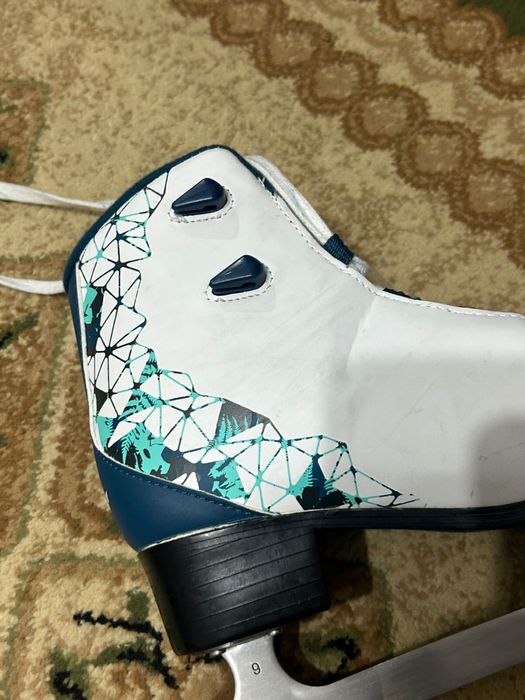 Продам фигурные коньки