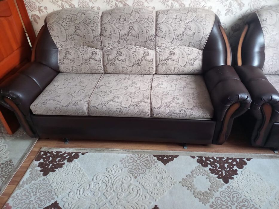 Диван с креслом