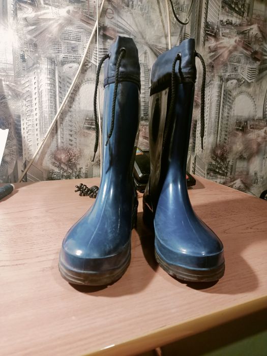 Резиновые сапоги.