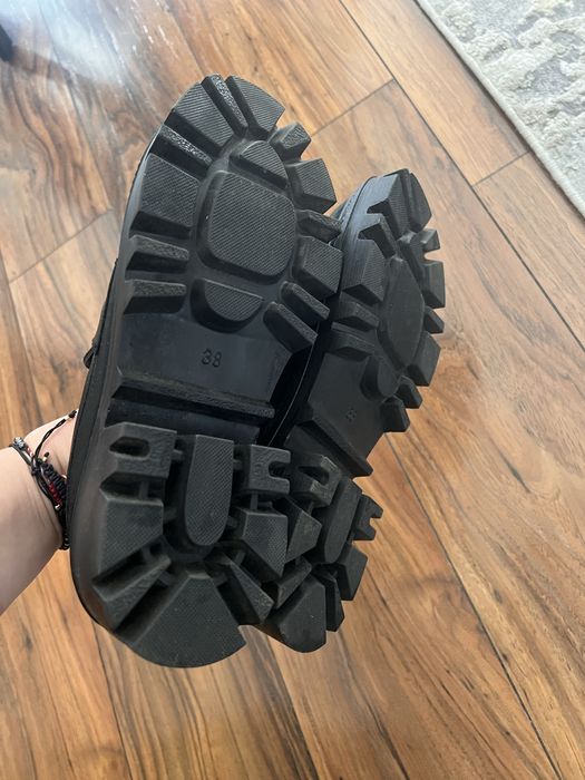 Pantofi negri de dama eleganti