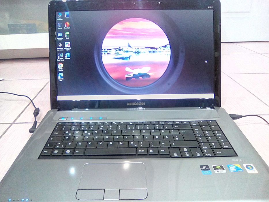 Лаптоп MEDION AKOYA P7612 - 2 процесора