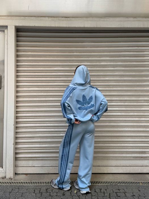 Комплект от три части