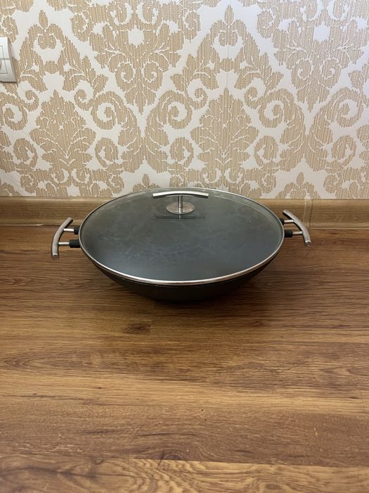 Продам чугунный казан