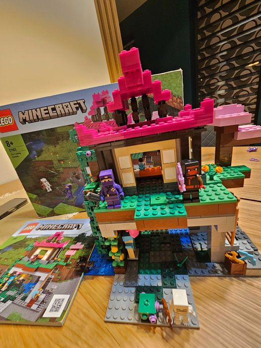 Lego Terenul de Antrenament, 534 piese