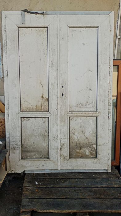 Пластиковая дверь