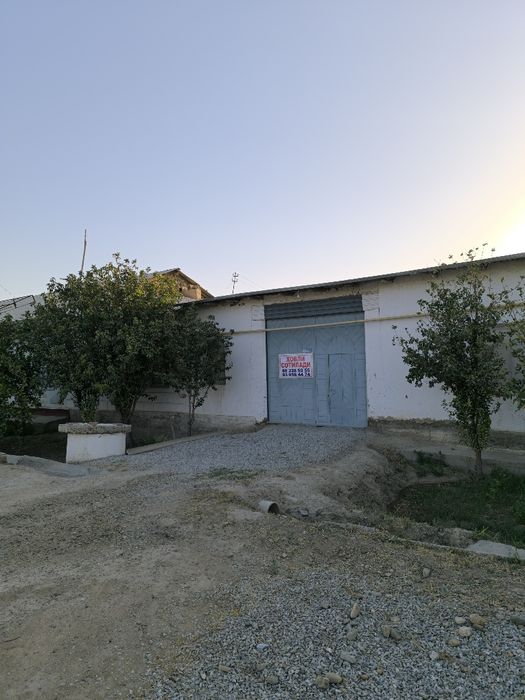 Karmana tumani Gulshan qoʻrgʻonida Hovli sotiladi