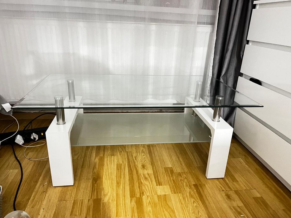 Vand masuta din sticla