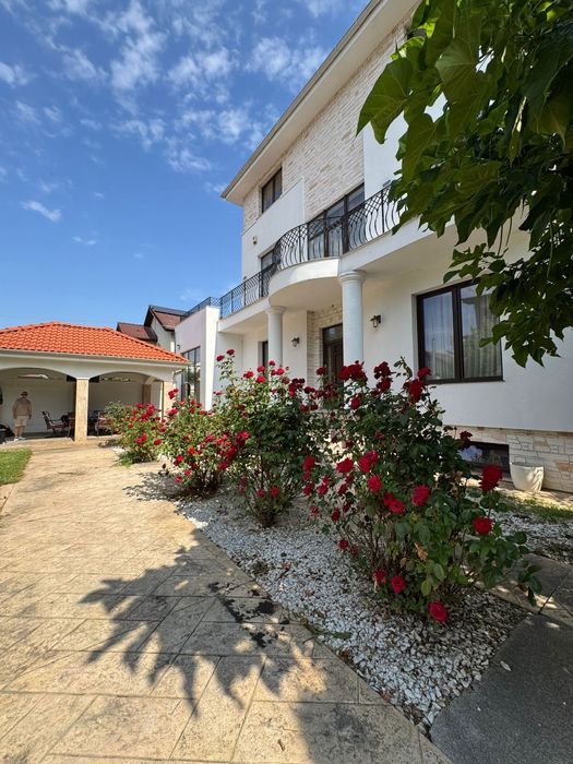 Vila de lux deosebita cu cinema  str salcamilor  la Dudu Chiajna