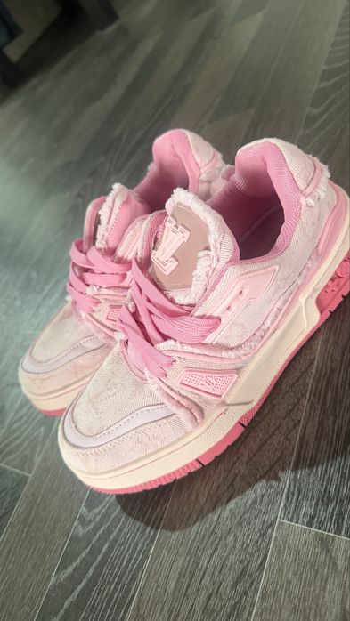 Продам кроссовки