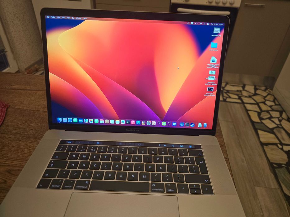 MacBook Pro 15" (2017) – 16GB RAM / 512GB SSD – Като НОВ!