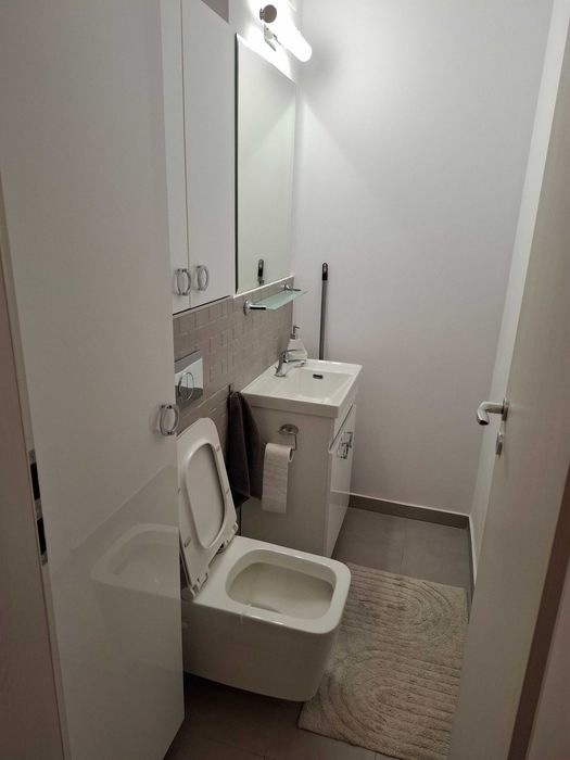 Apartament 3 camere de inchiriat Comfort Residence 1