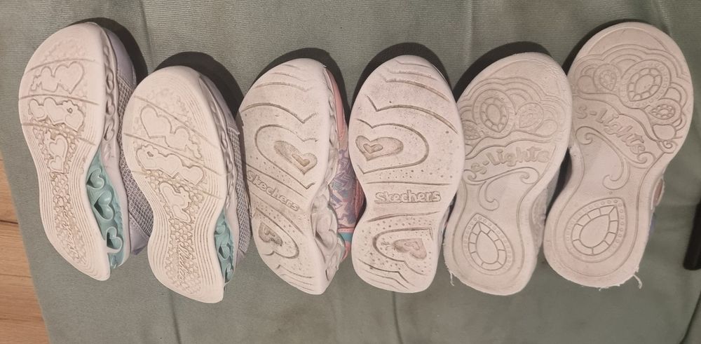 Papuci Skechers marimea 25