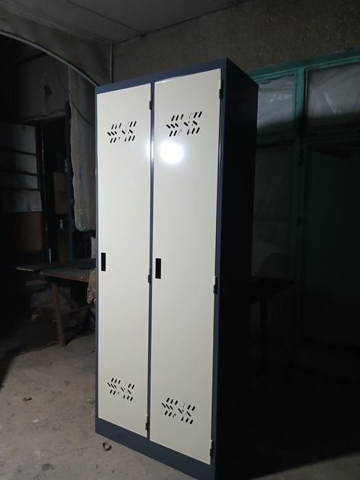 Шкаф металичиский адежни