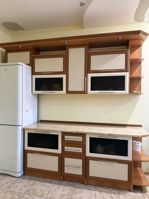 Кухонный гарнитур продам срочно
