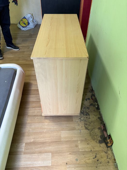 Скрин за продажба