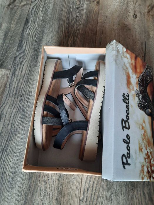 Дамски черни сандали